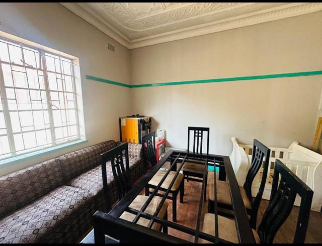 8 BEDROOM HOUSE FOR SALE IN GERMISTON STATION